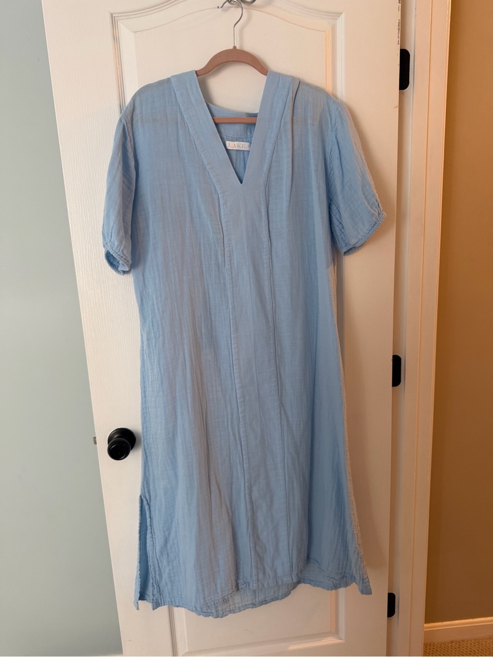 V-Neck Light Blue by Lake